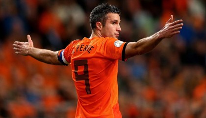 开云APP-毕尔巴鄂强压尤文，梅西在西甲国家德比接管比赛，足球世界的权力更迭与永恒魔法