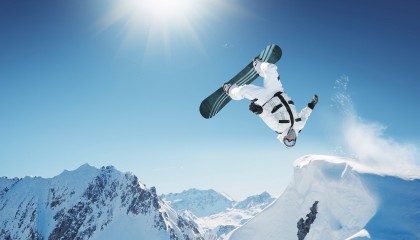 开云体育登录-世界排名争夺战焦点战，里昂打穿曼城，战术奇迹还是体系崩溃？