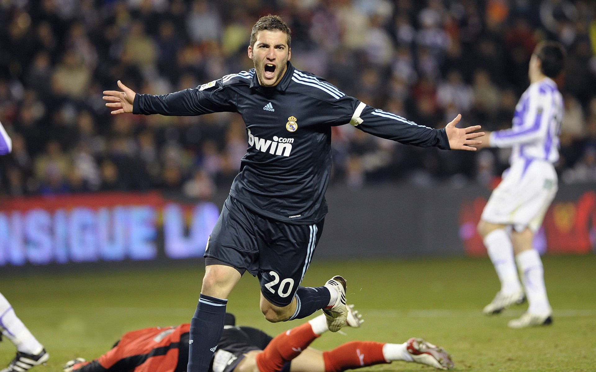 凯塞多一人成军，当卡塔尔防线在巴西风暴中彻底崩解