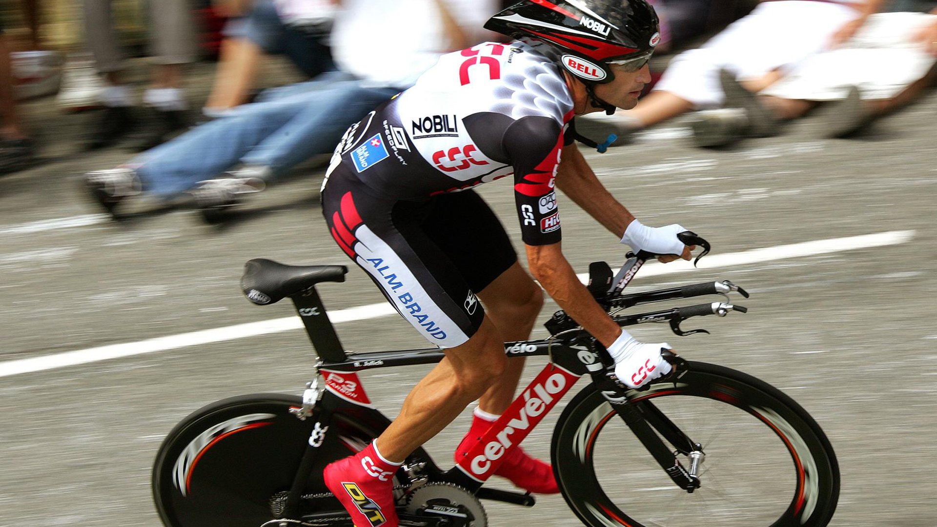 马刺式坚韧与欧文式魔法，竞技体育的两种胜利法则