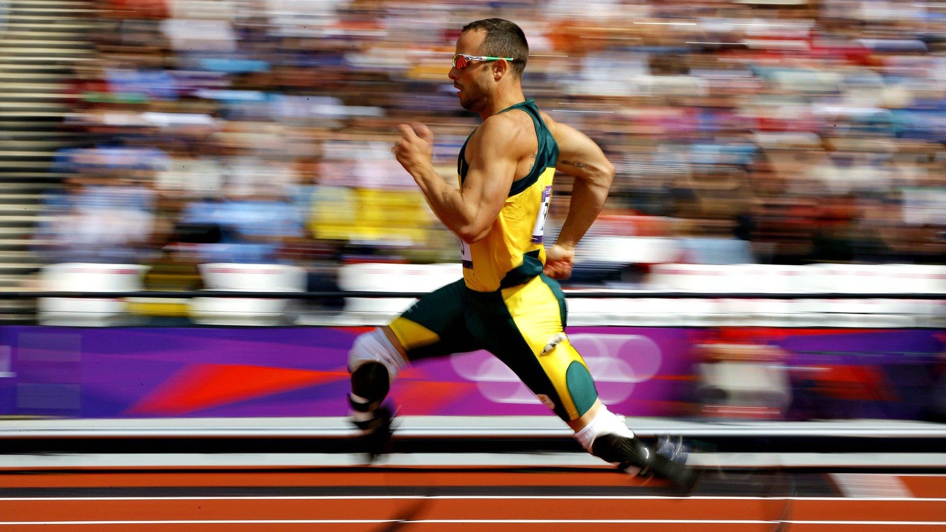 加纳压哨绝杀，卢卡库刷新纪录，足球之夜的双重狂想曲