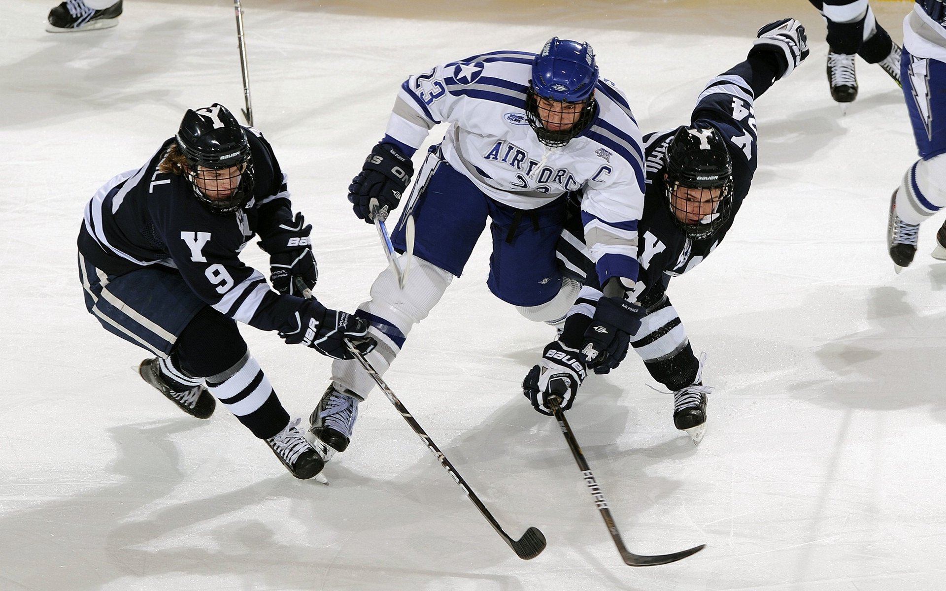 卢卡库铁骑踏破敌阵，里昂雄狮撕碎紫百合，欧战夜的双重变奏